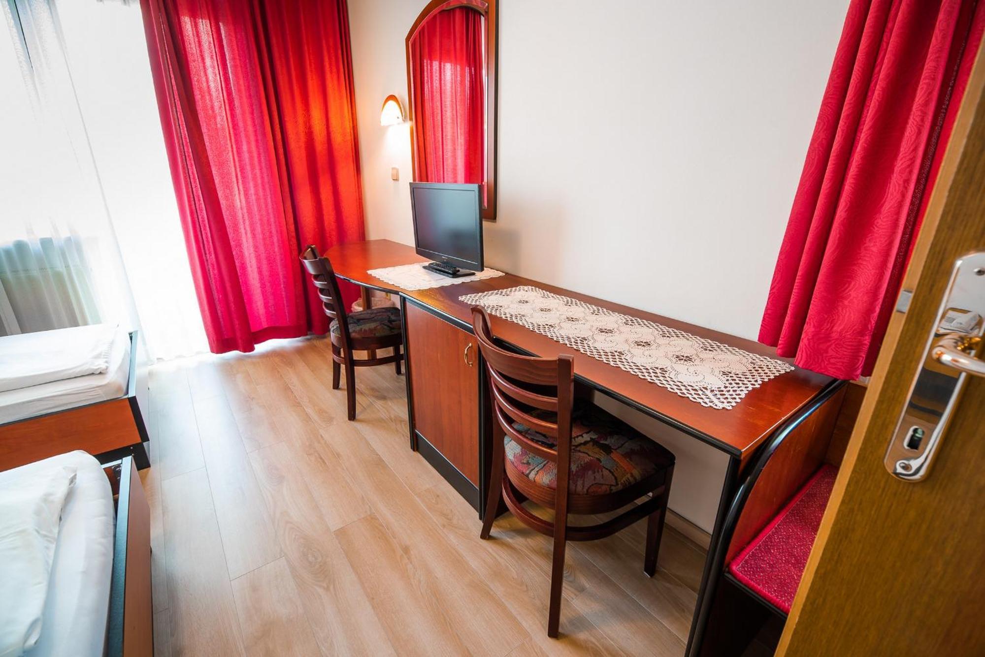 Guesthouse Leski Dvor Lesce  Rom bilde