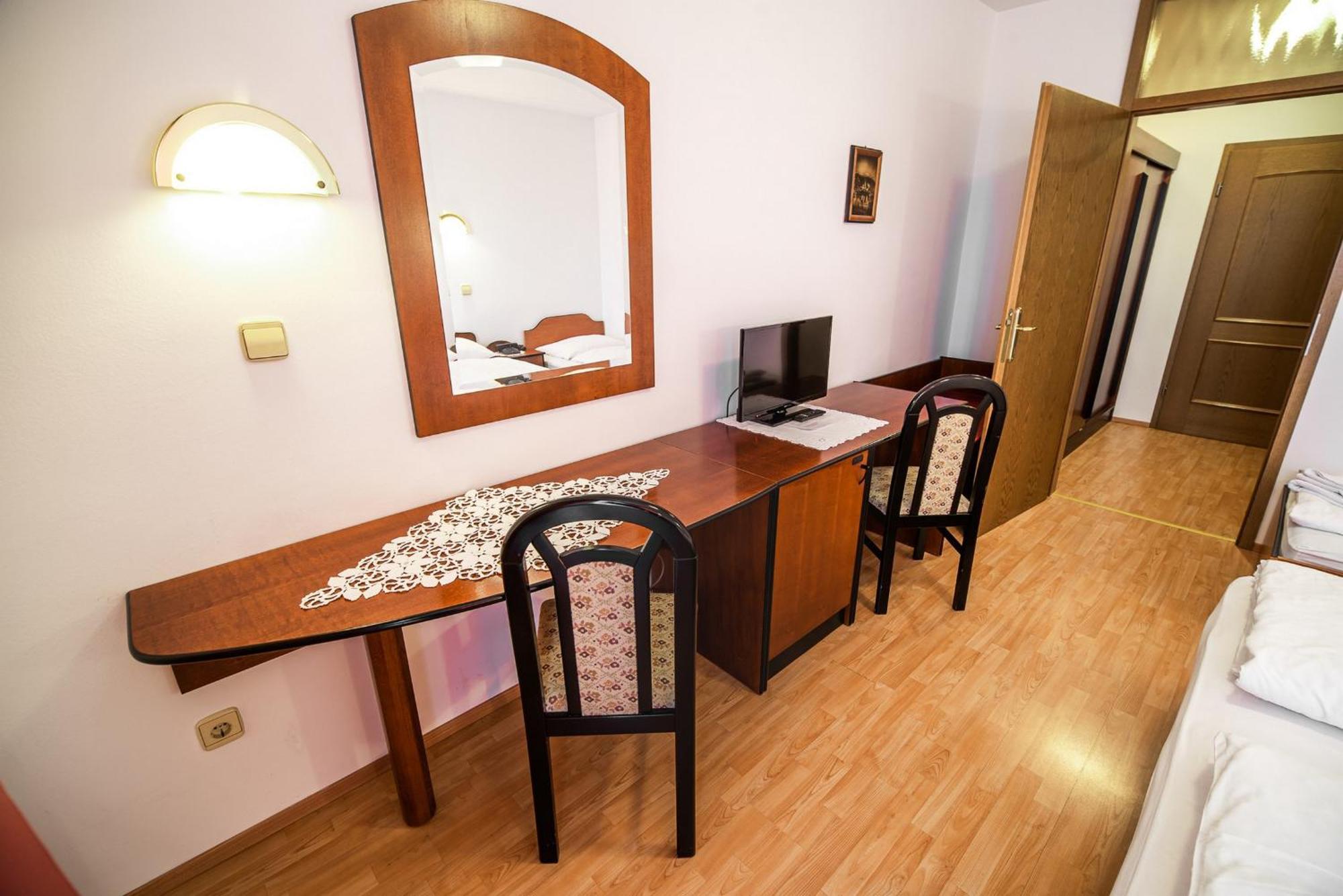 Guesthouse Leski Dvor Lesce  Rom bilde