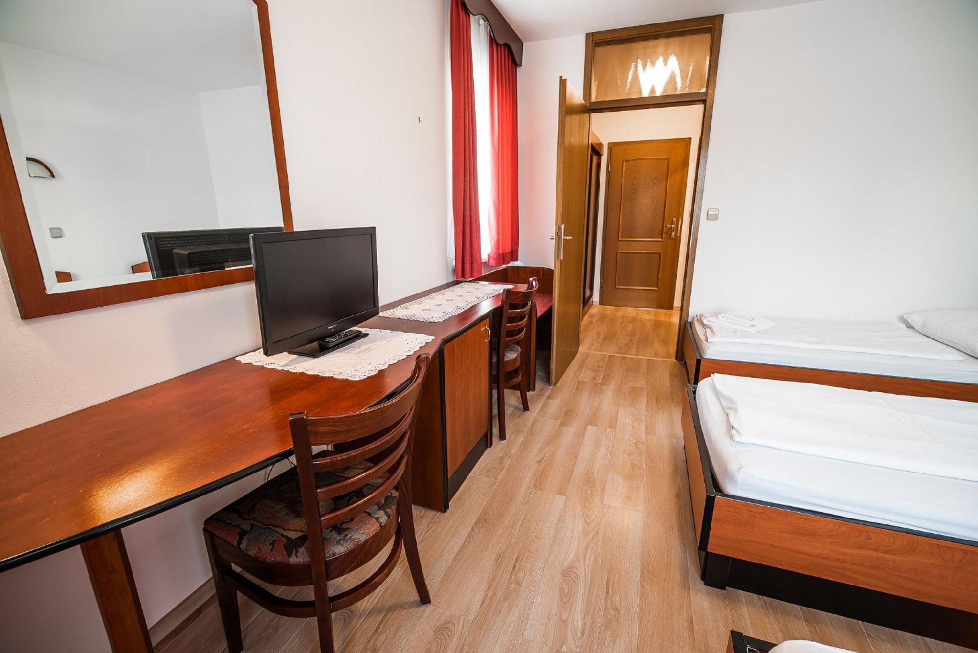 Guesthouse Leski Dvor Lesce  Rom bilde