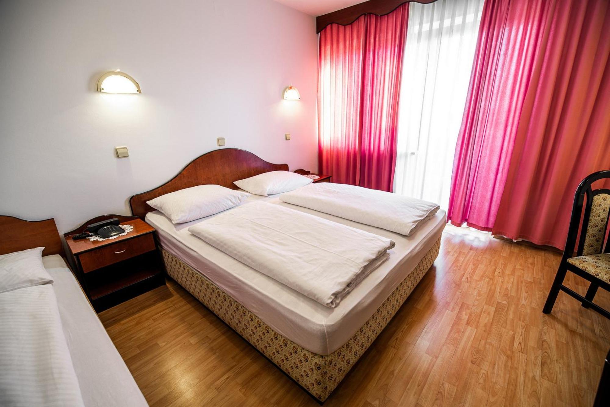 Guesthouse Leski Dvor Lesce  Rom bilde